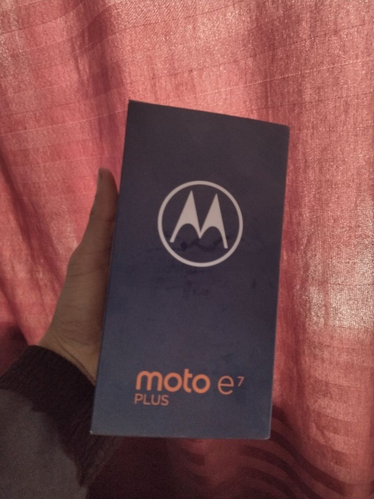moto-e7-plus-box