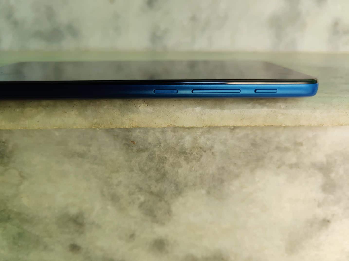 motorola-moto-e7-plus-design-side