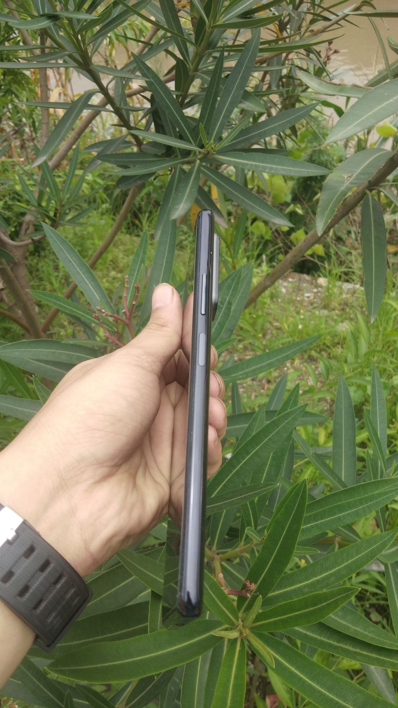 Xiaomi Redmi Note 10 Pro Side View
