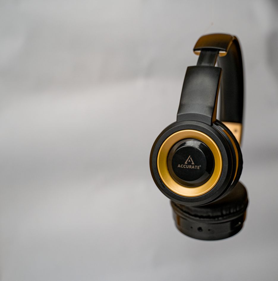 Accurate-AHP-01-Wireless-Headphone-design
