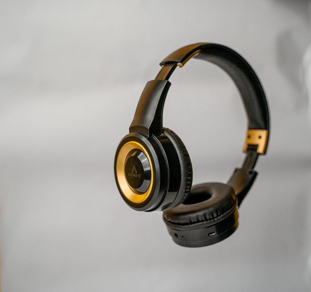 Accurate-AHP-01-Wireless-Headphone