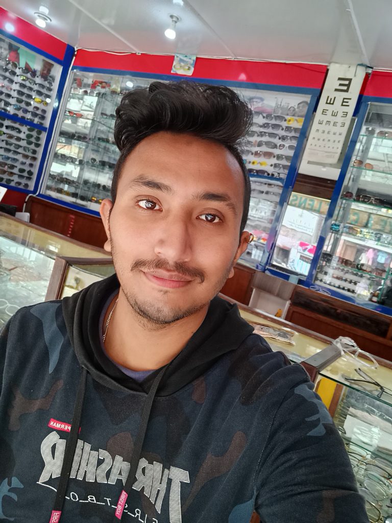 Realme 8 AI eyes cam