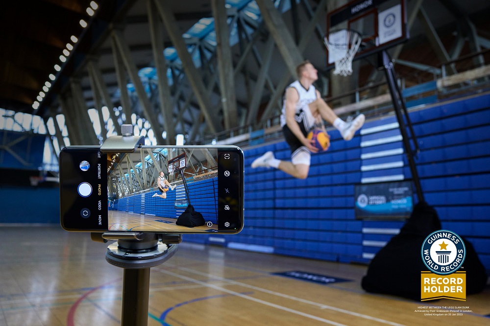 Honor Magic5 Pro AI camera in action World record slam dunk