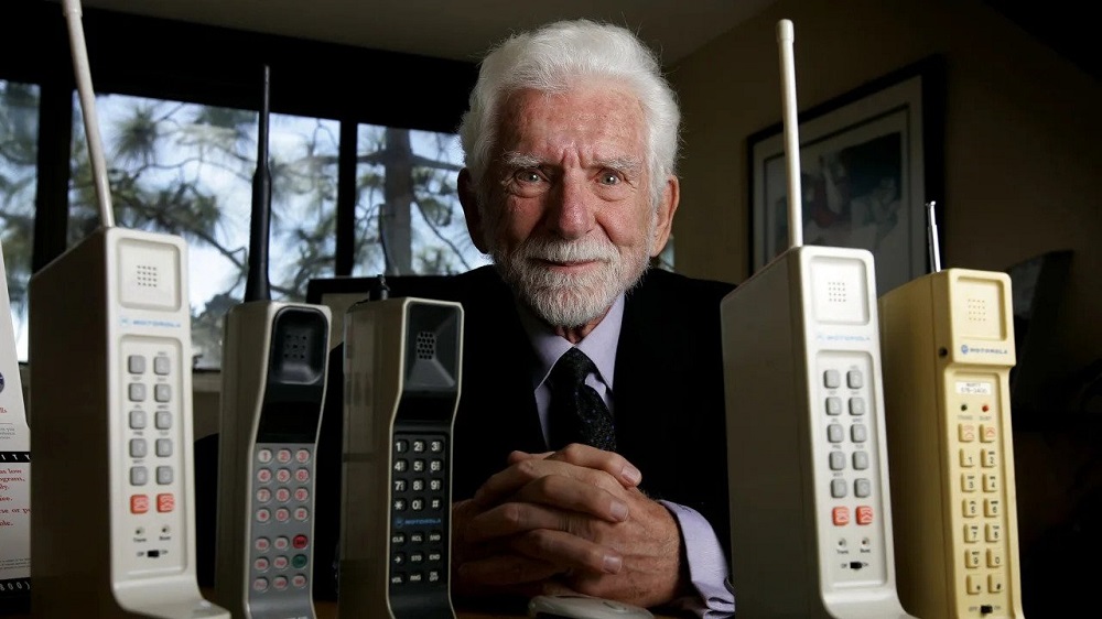 World's first phone call Martin Cooper